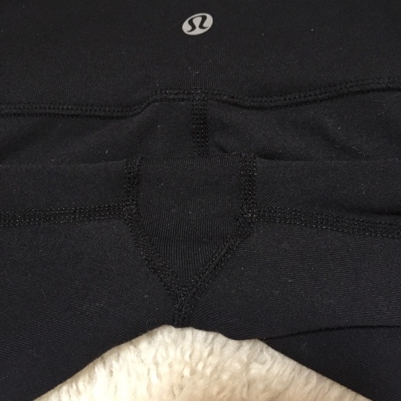 *SOLD* Lululemon Reversible Wunder Under Crop - Picture 6 of 8